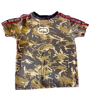 This is a army fatigue shirt in good condition, made from 100% cotton material.